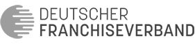 Ein kreisförmiges graues Symbol mit dem rechts daneben stehenden schwarzen Schriftzug des Deutschen Franchiseverbands auf weißem Hintergrund.